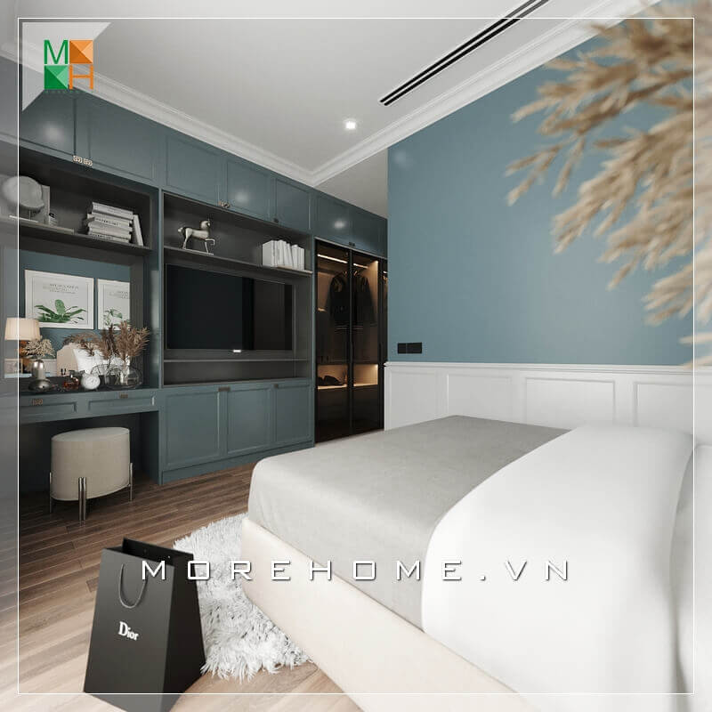 Thiết kế tủ đồ màu xanh lam kết hợp kệ tv phòng ngủ chung cư, nhà phố rất đẹp và tiện nghi, màu sắc cá tính và nổi bật. Thiết kế kệ để đồ âm tường cạnh giường ngủ rất tiện lợi tối giản diện tích căn phòng, giúp căn phòng ngủ trở nên rộng và tiện nghi hơn.